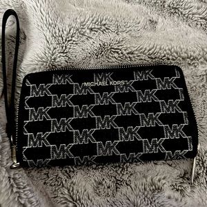 Michael Kors Jet Set Travel Black Multi Wallet and phone Case